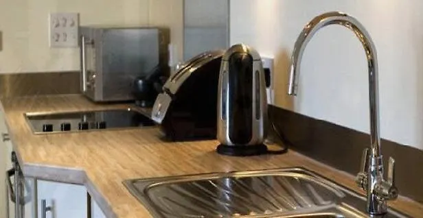 Bayview Apartments Sports Village Cardiff Free Parking & Free Wi Fi 0*,  영국
